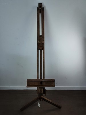 Lot 169 - LARGE WOODEN ARTIST'S EASEL