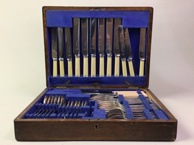 Lot 149 - OAK CANTEEN OF SILVER PLATED FLATWARE