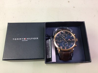 Lot 263 - GENTLEMAN'S WRIST WATCH BY HILFIGER