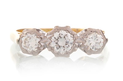 Lot 614 - DIAMOND THREE STONE RING