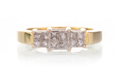 Lot 616 - DIAMOND DRESS RING