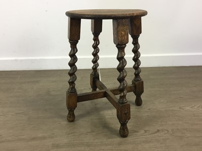 Lot 222 - OAK STOOL