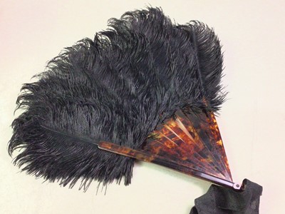 Lot 288 - LATE VICTORIAN EBONISED PARASOL HANDLE