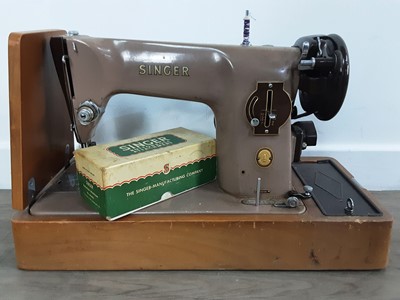 Lot 331 - SIGNER SEWING MACHINE