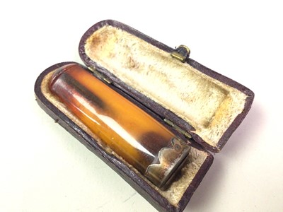 Lot 362 - AMBER CIGARETTE HOLDER