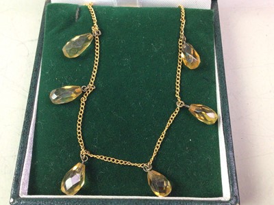 Lot 393 - NINE CARAT GOLD NECKLACE