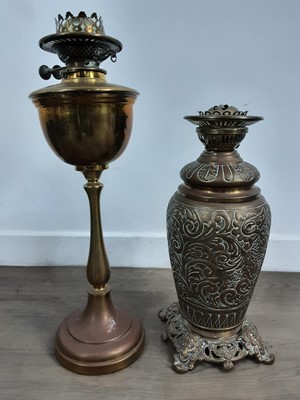 Lot 473 - VICTORIAN BRASS OIL LAMP