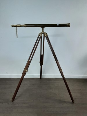 Lot 510 - REPRODUCTION BRASS TELESCOPE