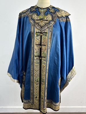 Lot 1524 - CHINESE BLUE SILK ROBE