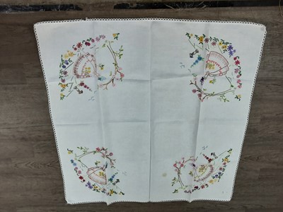 Lot 622 - GROUP OF LINEN