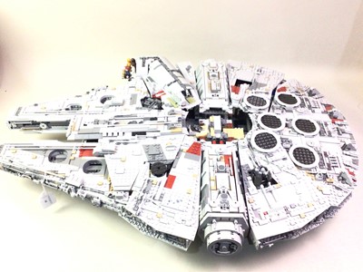 Lot 155 - LEGO 75192 STAR WARS MILLENIUM FALCON MODEL