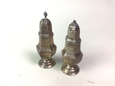 Lot 652 - GEORGE V SILVER PEPPER POT