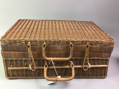 Lot 672 - GRUNDIG RADIO