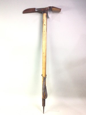 Lot 640 - STUBAI HAND ICE AXE