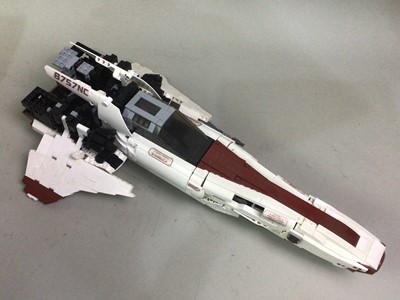 Lot 694 - CUSTOM LEGO BATTLE STAR GALACTICA 'COLONIAL VIPER MKII STARSHIP