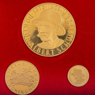 Lot 85 - DR ALBERT SCHWEITZER GOLD MEDALLION SET