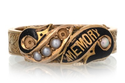 Lot 402 - POST VICTORIAN  MOURNING RING