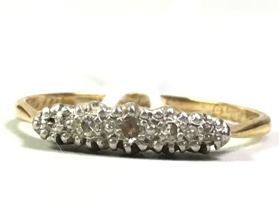 Lot 569 - DIAMOND FIVE STONE RING