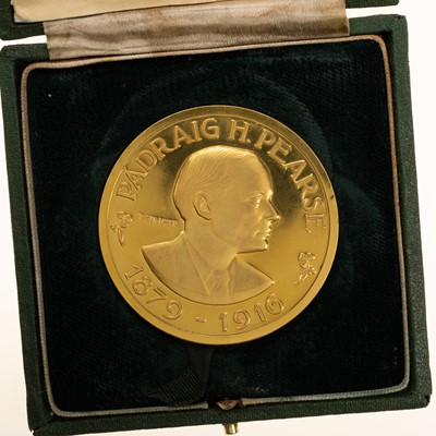 Lot 16 - PADRAIG H. PEARSE GOLD MEDALLION