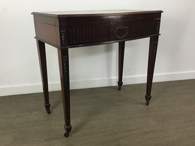 Lot 23 - MAHOGANY TABLE CANTEEN