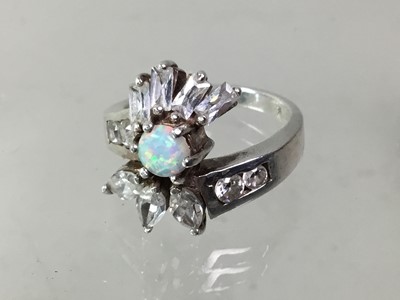 Lot 29 - SILVER STONE SET RING