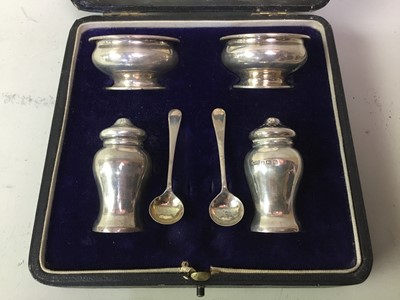 Lot 525 - SILVER CUET SET