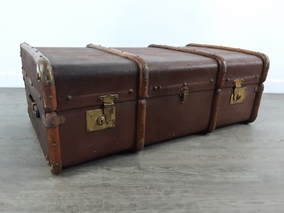 Lot 25 - VINTAGE TRUNK