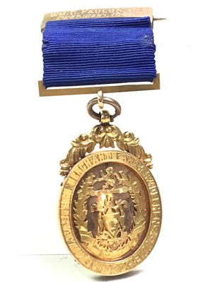 Lot 55 - FIFTEEN CARAT GOLD PRESENTATION MEDAL