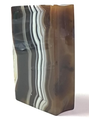 Lot 89 - SCOTTISH BANDED AGATE PAPERWEIGHT