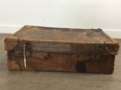 Lot 155 - HUNTING KNIFE