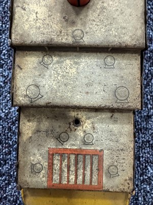 Lot 65 - OCEAN LINER BISCUIT TIN