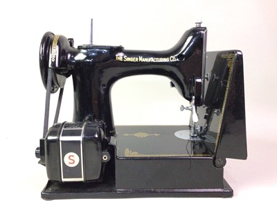 Lot 224 - SINGER 221K SEWING MACHINE