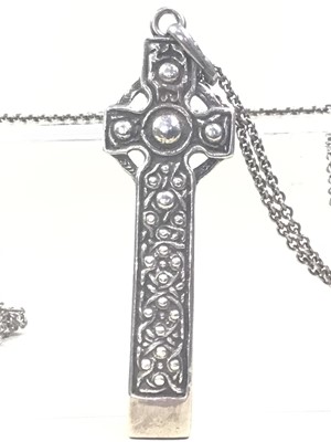 Lot 233 - SILVER IONA CROSS PENDANT