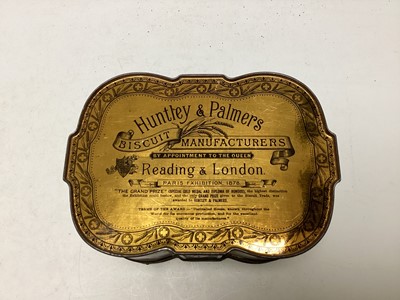 Lot 117 - WORLD BISCUIT TIN