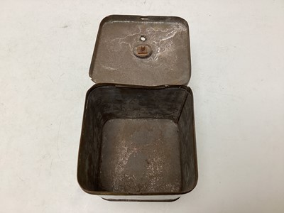 Lot 17 - STRING BOX BISCUIT TIN