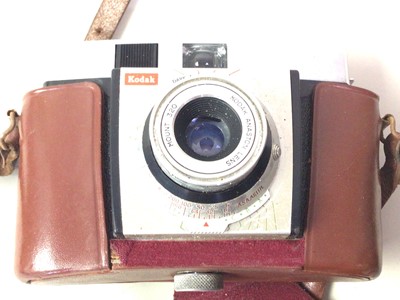 Lot 343 - GROUP OF VINTAGE AND MINI DIGITAL CAMERAS