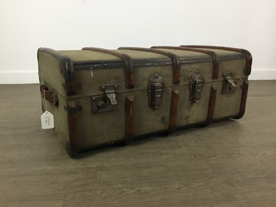Lot 456 - VINTAGE TRAVEL TRUNK