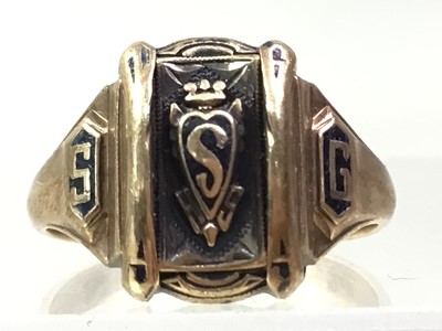 Lot 414 - VINTAGE AMERICAN CLASS RING