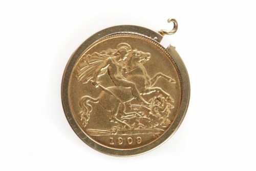 Lot 501 - GOLD HALF SOVEREIGN DATED 1909 in a nine carat...