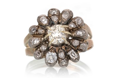 Lot 419 - DIAMOND CLUSTER RING