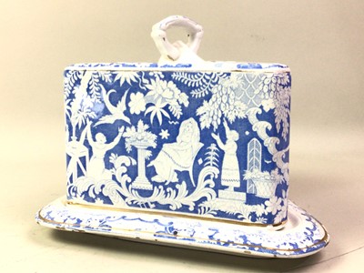 Lot 432 - VICTORIAN BLUE AND WHITE LIDDED CHEESE DISH