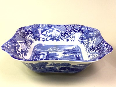 Lot 435 - GROUP OF CERAMICS