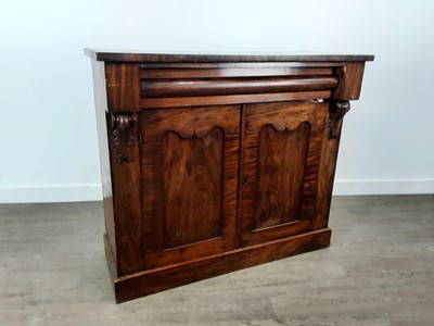 Lot 521 - VICTORIAN MAHOGANY CHIFFONIER