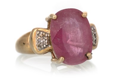 Lot 420 - RUBY AND DIAMOND RING