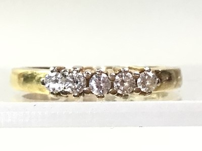 Lot 529 - DIAMOND FOUR STONE RING