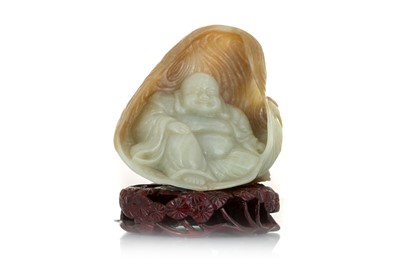 Lot 1537 - CHINESE CARVED JADE BUDDHA