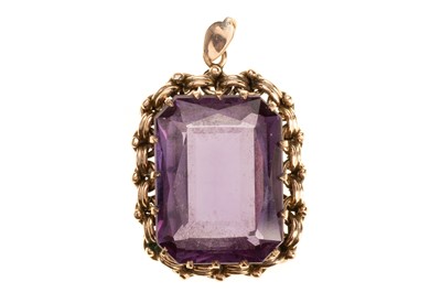 Lot 429 - AMETHYST PENDANT