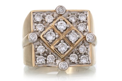 Lot 431 - GEM SET DRESS RING