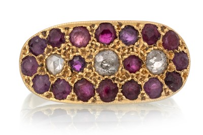 Lot 451 - RUBY AND DIAMOND RING