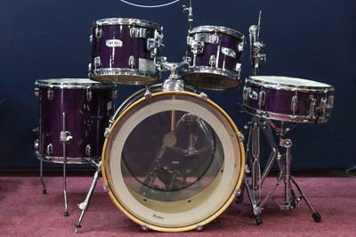 Lot 1007 - MAPEX DRUM KIT